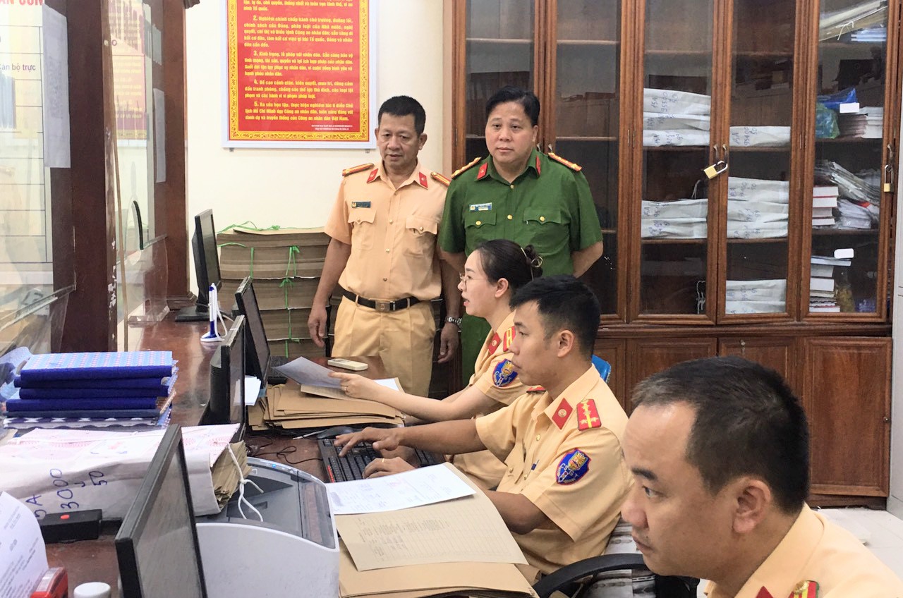 Tổng ra soát, cập nhập và bổ sung dữ liệu đăng ký, quản lý phương tiện giao thông cơ giới đường bộ theo đúng yêu cầu tiến độ và nghiệp vụ